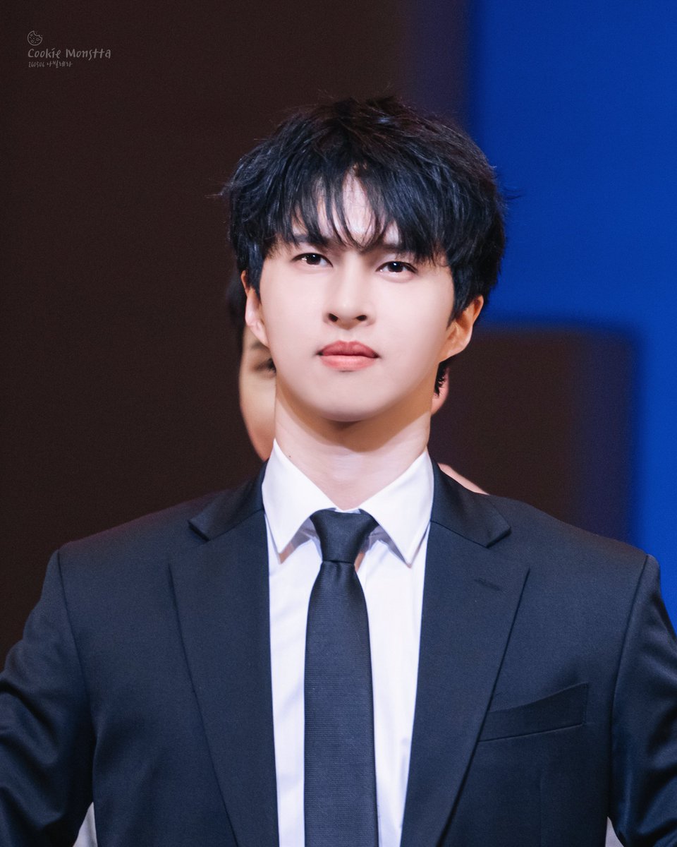 🍪2026.05.06

창작가무극 나빌레라 커튼콜

이채록 役 | 이재환