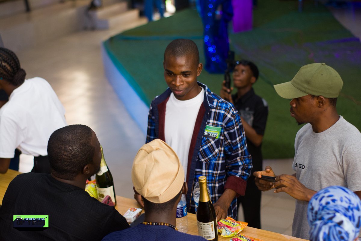 Platinum_024's tweet photo. Panelist at NACOSS Tech Fest, Unilorin.
Spoke about XR Tech and the reality of building in emerging tech. https://t.co/bcAJ4ZPD2E