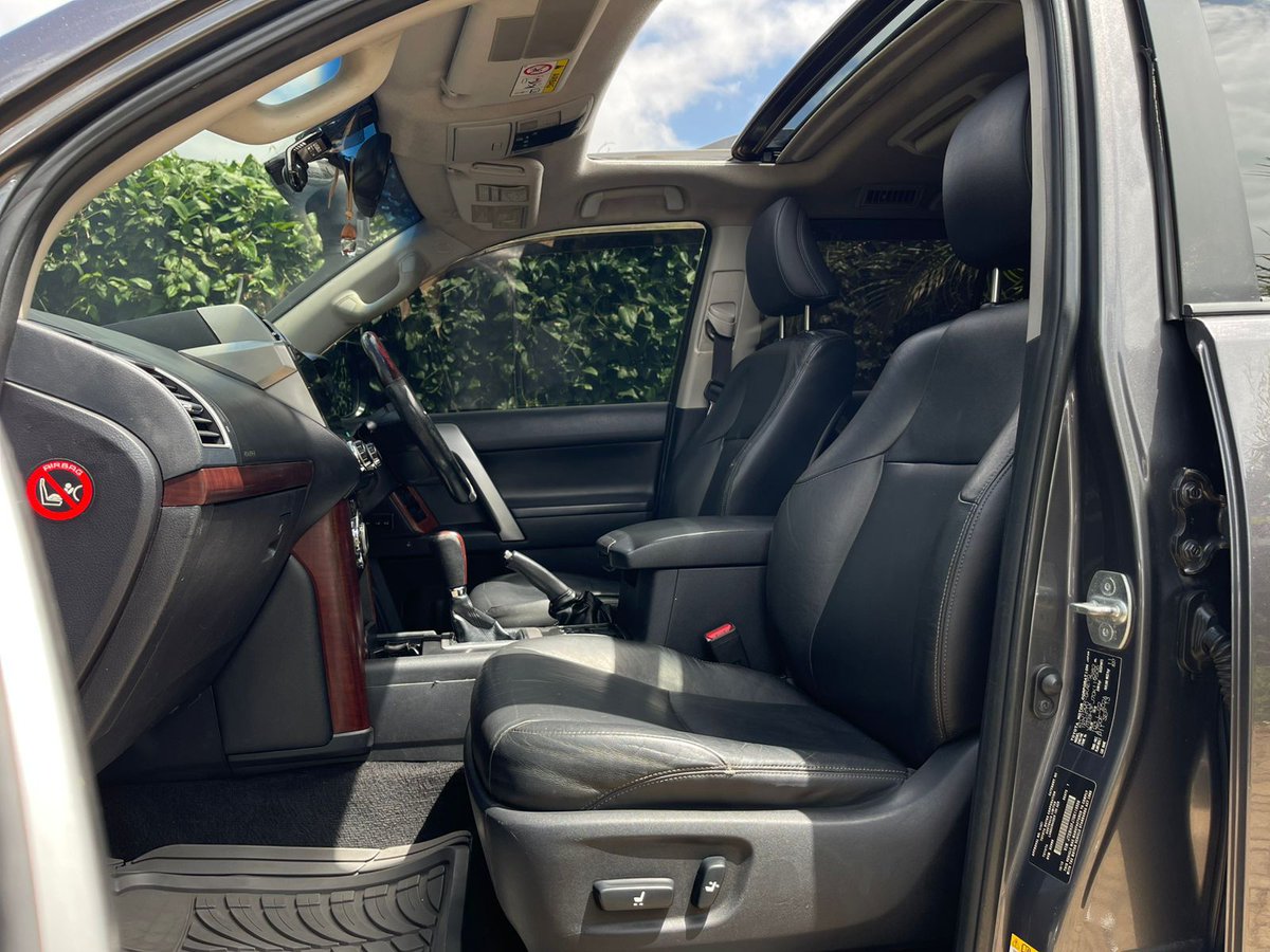 Toyota Landcruiser prado
Kakadu 2013 model
3000cc 1KD Diesel Egine 
Sunroof 
7-seater 
Cooler box 
Tv,dvd
Multifunctional steering
Powered seats
7-seater powered seats
Fully loaded 💯

Price : 5,200,000 Ksh Negotiable upon viewing 
Trade-in accepted  
Contact Alex 0704-342252
