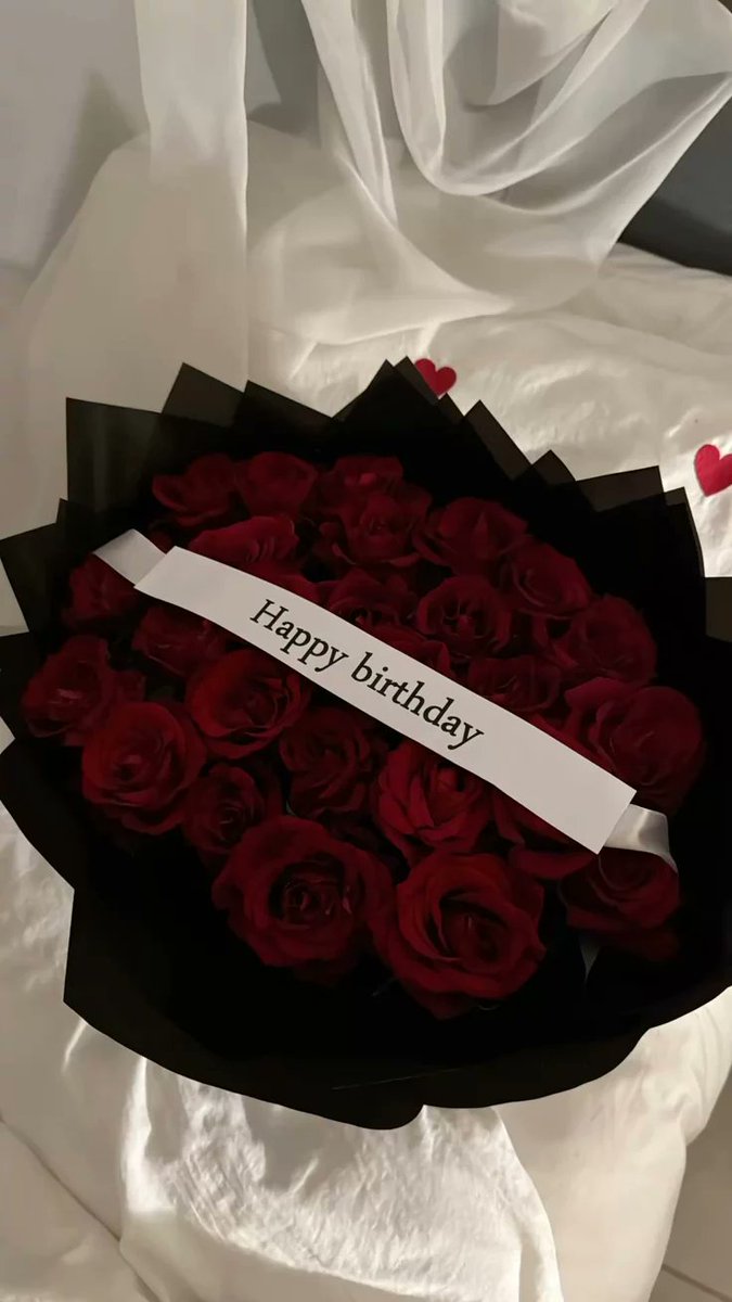 bayangjeda's tweet photo. ️️ ️️ 

️️ ️️ 

Selamat merayakan kepulangan waktu, kekasihku 🖤

Di ambang usia yang tak lagi belia, aku bersaksi pada semesta bahwa engkau sang penyintas yang tangguh, jiwa yang tetap tegak meski badai rahasia berkali-kali menghantam batinmu

️️ ️️

️️ ️️ https://t.co/VZSKbF2iXc