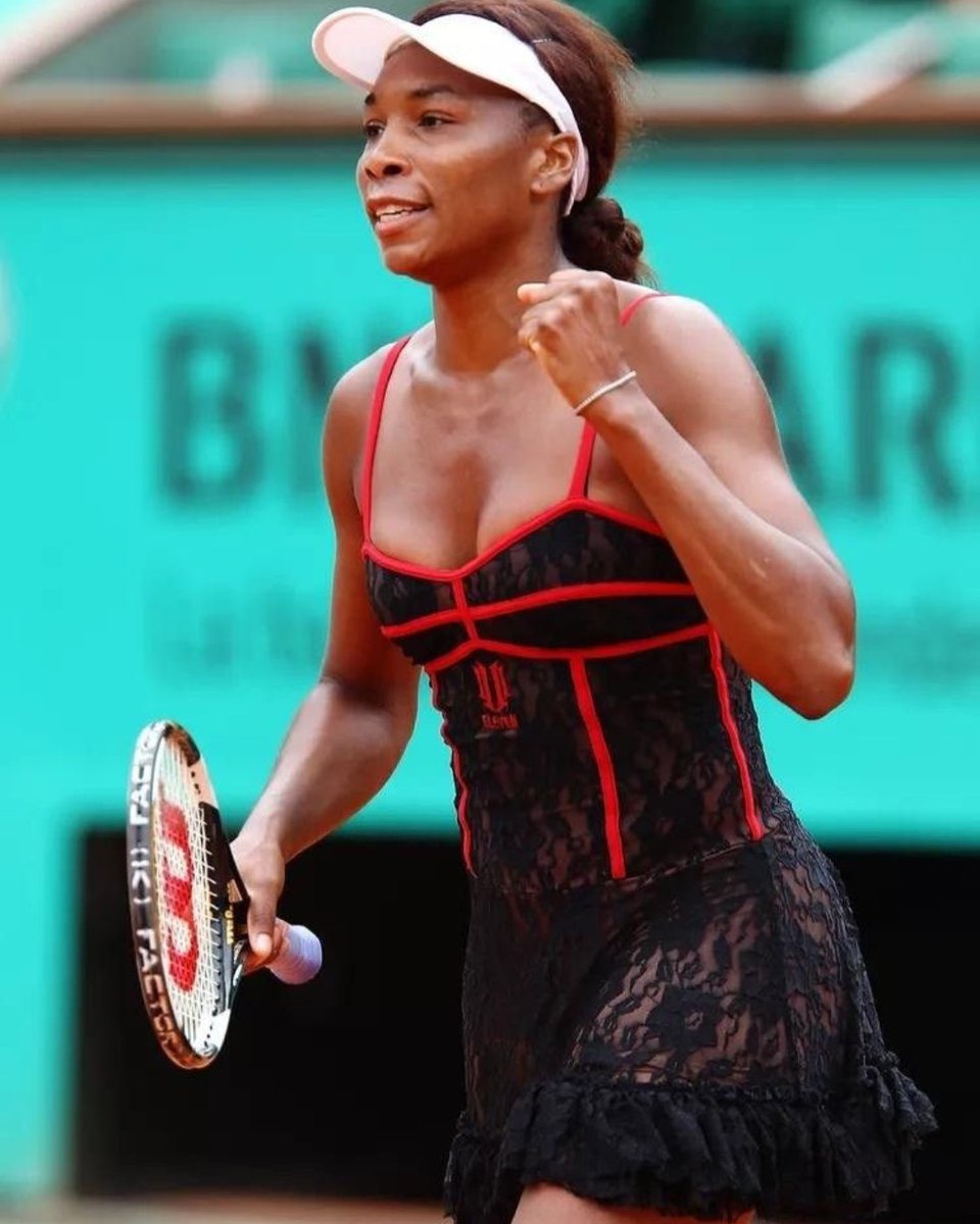 GalactaMag's tweet photo. Venus and Serena never let the court be boring. https://t.co/c2rlRak9QS