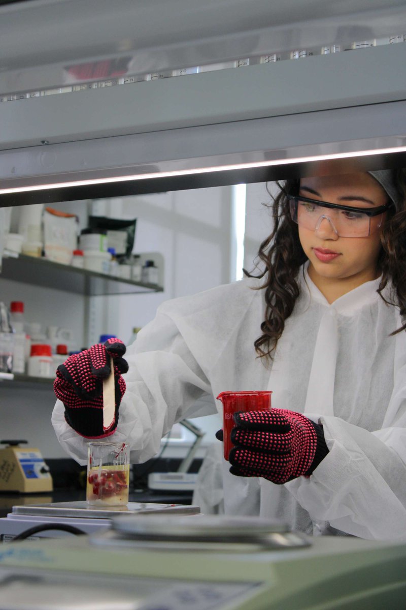 UCPharmacy's tweet photo. Color Cosmetics Lab 💄

From pigments to lipsticks, students got hands-on with color theory and formulation.
Online learners from across the country came together to bring science to life. 👏

#HandsOnLearning #CosmeticScience https://t.co/EjfJQlRWBe
