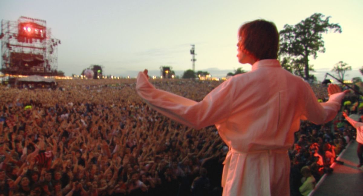 sofislidesaway's tweet photo. every day i wish i could’ve experienced oasis at knebworth https://t.co/WDkxJFpF2h