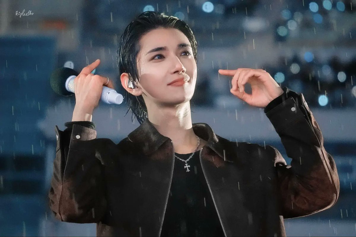 Sugar down bad for Jeonghan tweet media