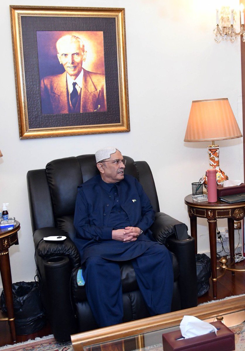 RazaDharijo's tweet photo. We are proud of President @AAliZardari that he sits in the Presidency wearing the traditional Sindhi cap, representing Sindh’s culture 💙🤍

Love you Sadar ZARDARI 💝🤌🏻 https://t.co/Imrjdgg8D6