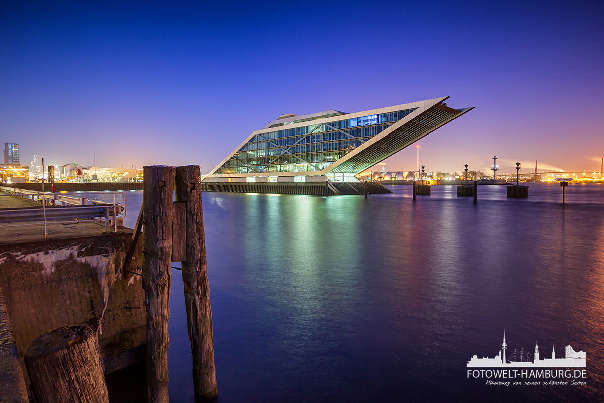 Fotowelthamburg's tweet photo. Blick auf das Dockland bei Nacht....

https://t.co/jRlxTHteu6 https://t.co/XGYOXIeF9Y