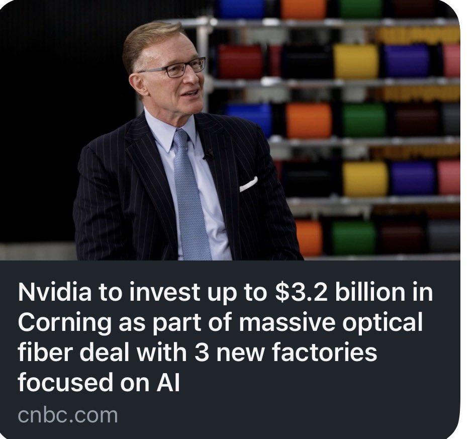CLOZER117's tweet image. $NVDA 

#AI $NVDA #Corning

🚨 MASSIVE AI INFRASTRUCTURE DEAL

$NVDA is reportedly investing up to $3.2 BILLION into Corning to expand AI optical fiber manufacturing with THREE new U.S. factories.

This is bigger than chips alone…
AI’s next bottleneck is SPEED, DATA TRANSFER &amp;amp;