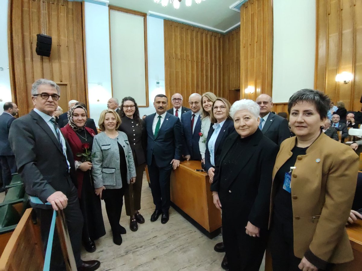 H_Nuhoglu's tweet photo. Bugünkü Grup Toplantımız tarihi niteliktedir. Genel Başkanımız M. Dervişoğlu yoksulluk, işsizlik ve işçi hakları, nüfus ve aile, enflasyon ve gıda, en önemlisi Terörsüz Türkiye konusunda muhataplarına çok ağır ifadelerle ikazda bulundu. Türk Milletinin geleceğine sahip çıkacağız. https://t.co/CtZc6eC5Qp