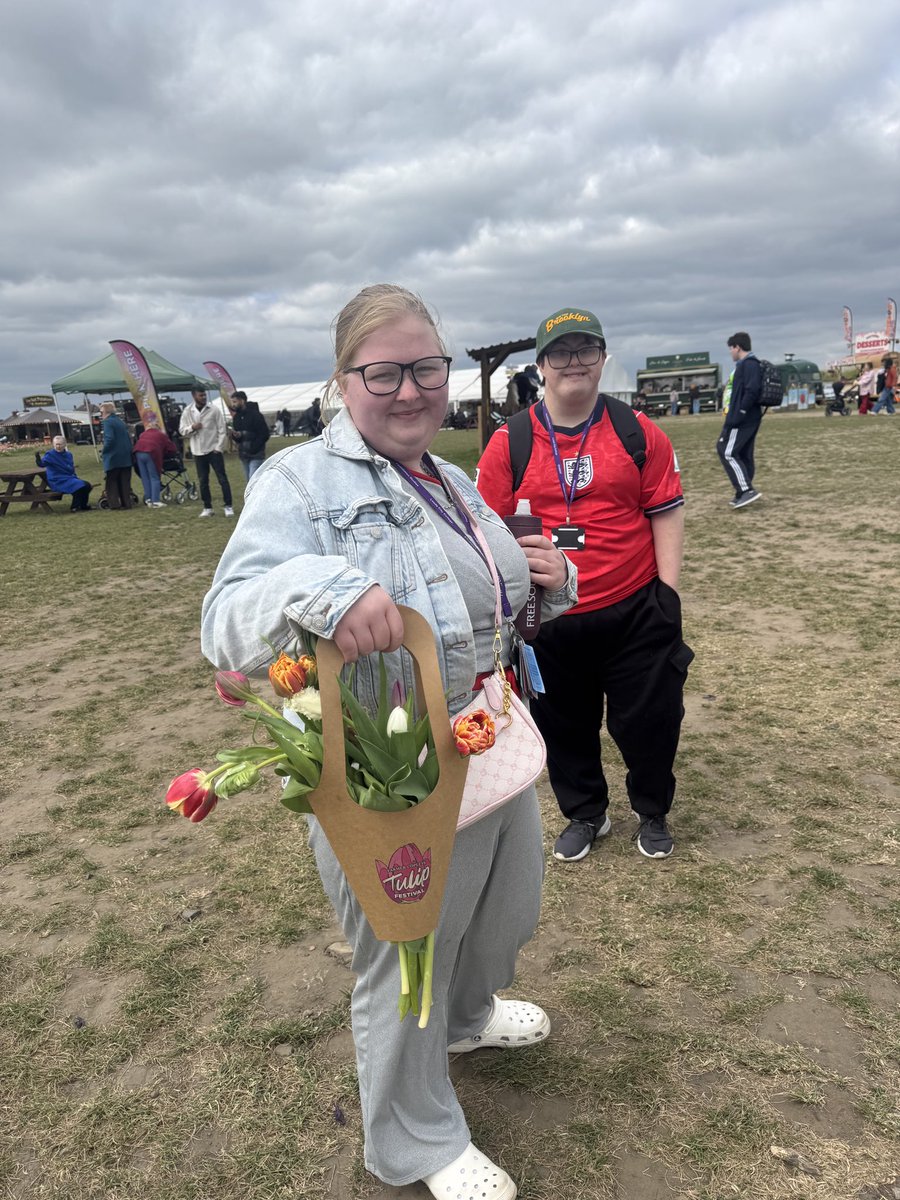 FoundationLCC's tweet photo. Students had a fantastic time at Farmer Copley’s Tulip Festival. They really enjoyed picking their own tulips and making the most of the season. It was great to see them all so engaged and happy! 🌷💐☀️ https://t.co/TpiXj0MXrB