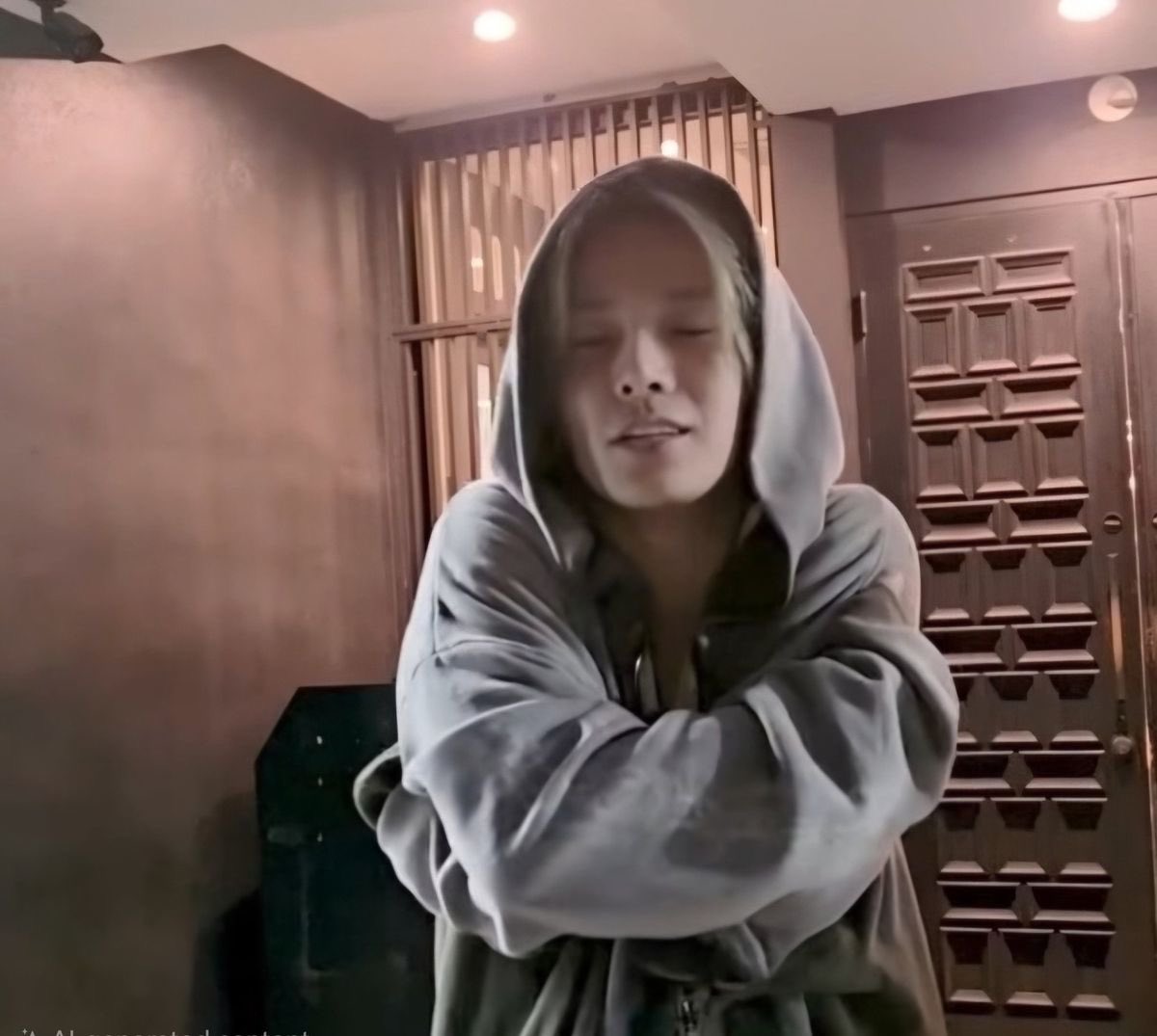 heejakrizz's tweet photo. A kiss and a hug to anyone who hasn’t given up on him, you deserve it 🤍 https://t.co/QwVEDUHy2X