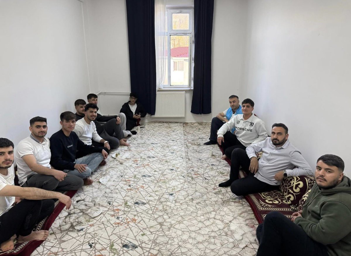 Vartodibgen's tweet photo. 📌 GENÇLİĞE DEĞER PROJESİ.

Manevi Danışmanlar Bilal TEPE ve İbrahim SEYHAN, Toki Camii görevlisi Muhammed Said TASALI tarafından gençlerimize yönelik ‘Ahlaklı Birey Erdemli Toplum’ konusunda Sohbet, Kitap okuma kritikleri ve spor etkinlikleri gerçekleştirildi. https://t.co/8SvXw2MJJb