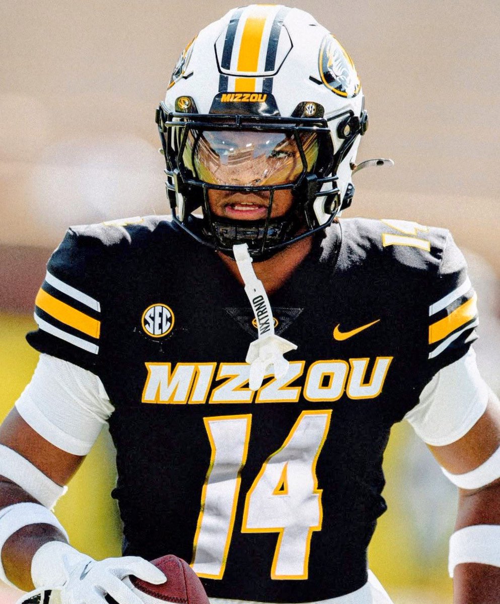 EthanHook21's tweet photo. Thank you @SabbathJoseph
I am honored to receive an offer from Missouri!!

@CoachMurray_Z6
@JerryRecruiting
@adamgorney
@NP_Florida 
@EraPrep https://t.co/4pxxUO4MoS
