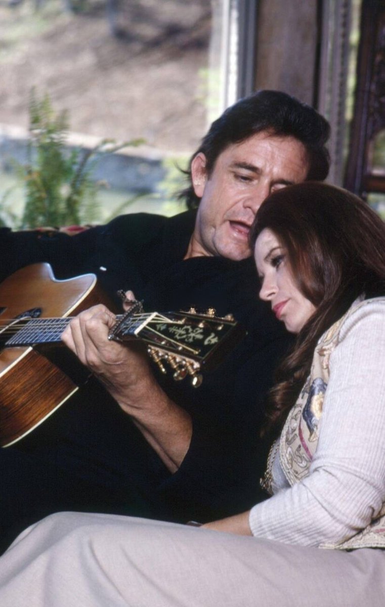 Johnny Cash tweet media