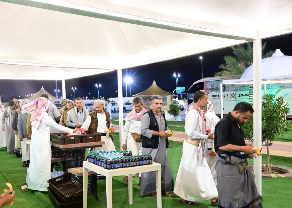 R_Municipality's tweet photo. #بلدية_رنية | استراحة الحجاج 

رئيس بلدية محافظة رنية 
الاستاذ / ماجد بن عبدالرحمن الزايدي 

في استقبال أولى طلائع الحجاج
القادمين من جمهورية اليمن في استراحة البلدية للحجاج بمحافظة رنية وفق منظومة متكاملة 
من الخدمات بمشاركة جميع الجهات المعنية 

 #حياكم_الله
#أمانة_الطائف https://t.co/HFBUK2Hdgs