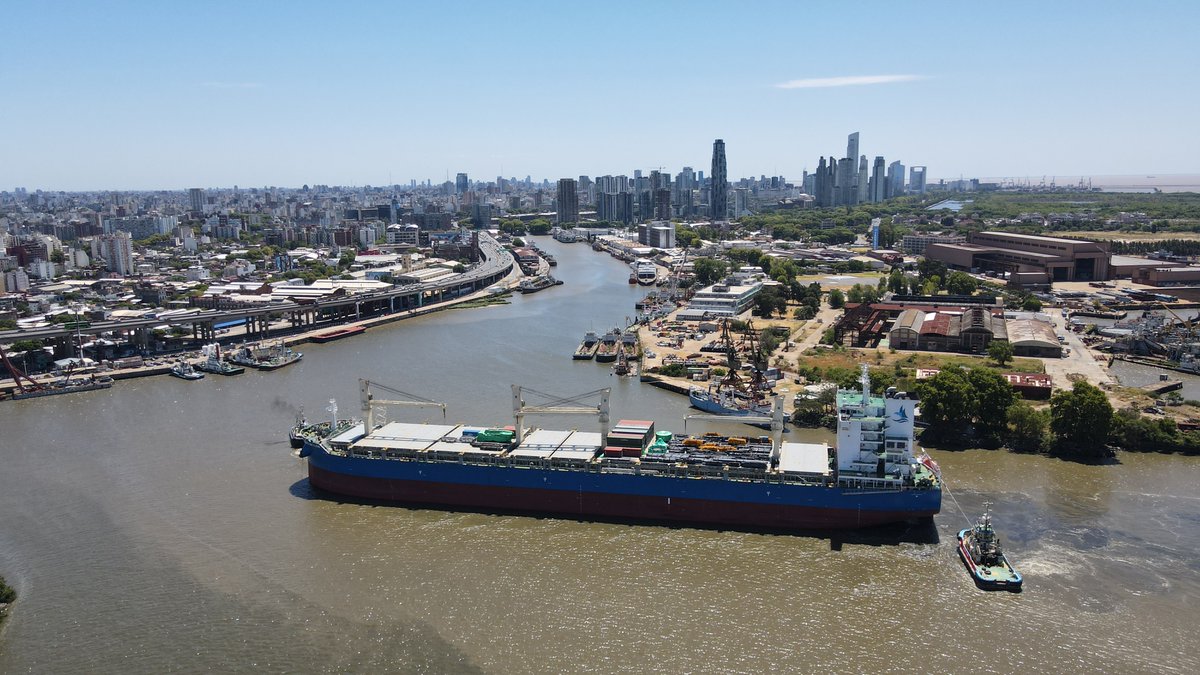monicalitza's tweet photo. Hoy dimos un paso importante para el futuro del Puerto Dock Sud.

Realizamos la apertura de ofertas para la obra de dragado y mantenimiento de nuestras vías navegables, en un proceso transparente, competitivo y con todos los controles institucionales correspondientes.

El dragado significa más capacidad operativa, más inversión, más producción y más trabajo.

Seguimos fortaleciendo un puerto estratégico para el desarrollo de la Provincia de Buenos Aires y de la Argentina. ⚓🇦🇷
