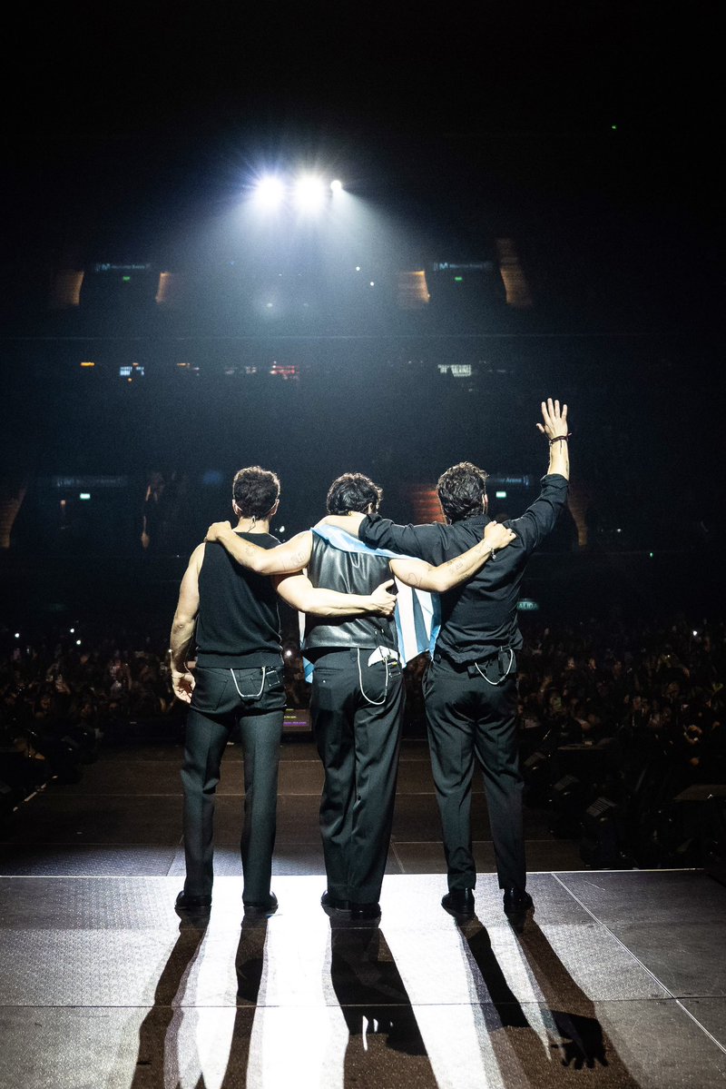 Jonas Brothers tweet media