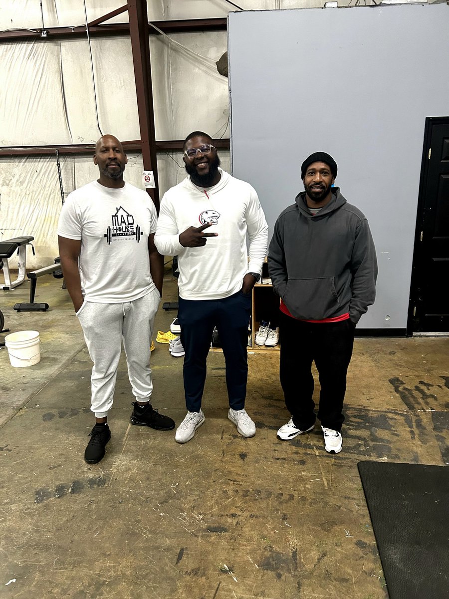 Madhousefit's tweet photo. Appreciate @Trew30_ And @SouthAlabamaFB For Stopping By The House 🏠 Today. #MadHouseFit #Family #OurCity #WeBuiltDifferent https://t.co/b7W9wVLLLK