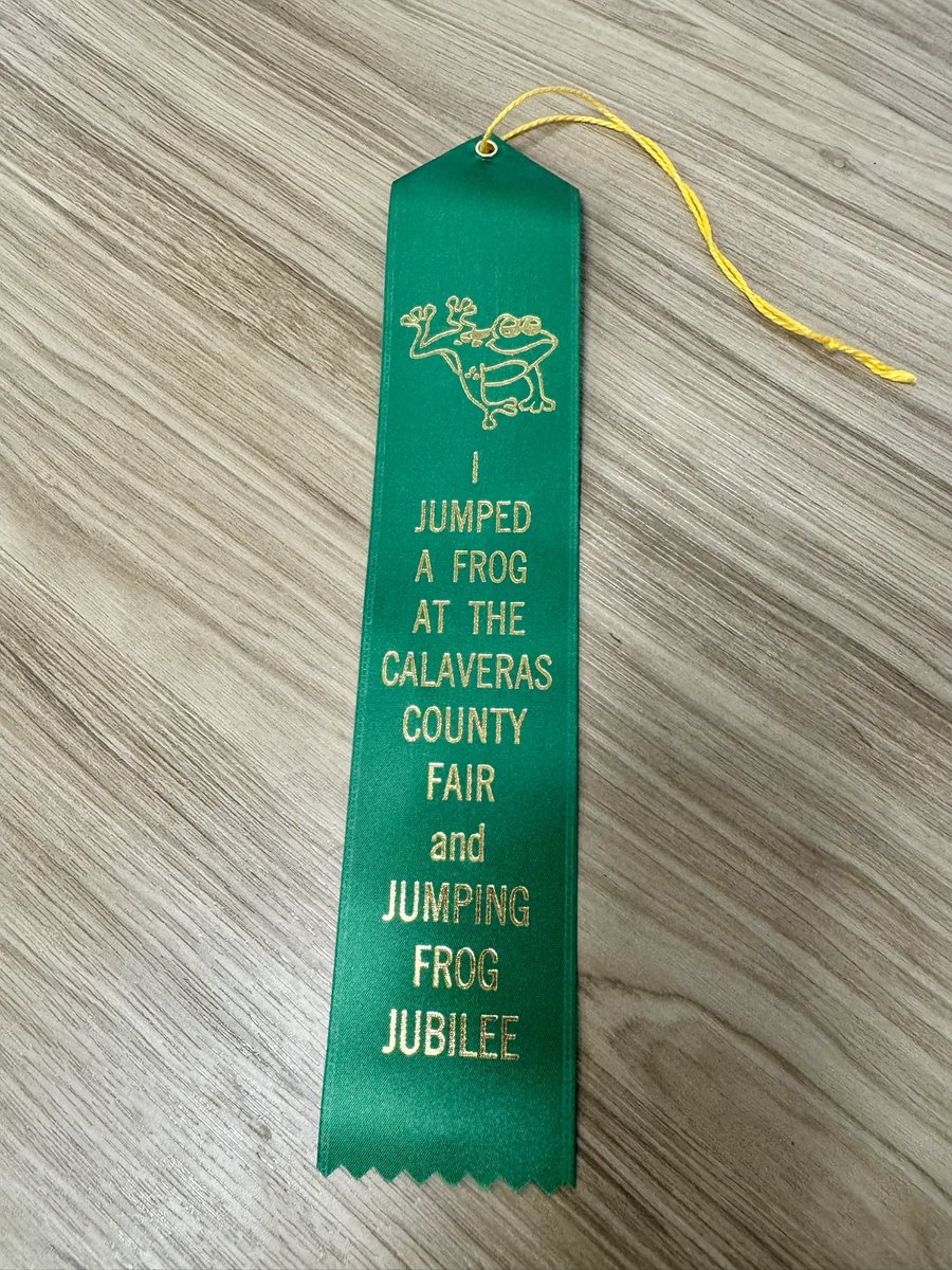 SenOchoaBogh's tweet photo. What a great day at the #CapitolFrogJump! 🐸
Our Senate Fellow Myles proudly represented #TeamOchoaBogh at this fun tradition hosted by @AlvaradoGilSD4. Our frog, Forrest Jump, leaped into action as we cheered him on. Proud of Myles for jumping in & being part of the excitement! https://t.co/KkU6A9Slp9
