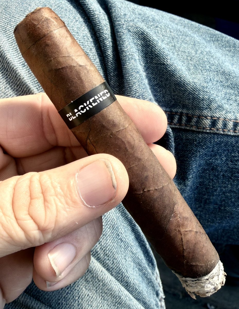 Forrest Vess is smoking BLACKENED M81 by Drew Estate. Rated with thumbs up! dojoverse.com/news-feed/p/74…