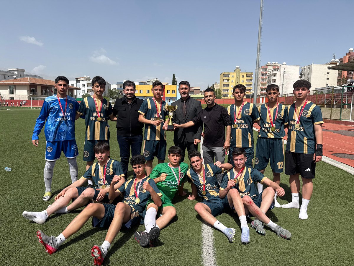 tugvasilopii's tweet photo. Türkiye Gençlik Vakfı TÜGVA Türkiye Geneli Liseler Arası Futbol Turnuvası GENÇLİG Projesi Kapsamında İlçemizde Final Maçı Şehit Kenan Yıldız Anadolu Lisesi ve Fen Kimya Koleji arasında yapıldı ve Fen Kimya Koleji ilçe şampiyonu oldu katılan tüm takımlarımızı tebrik ederiz https://t.co/3a0uEPrJCm