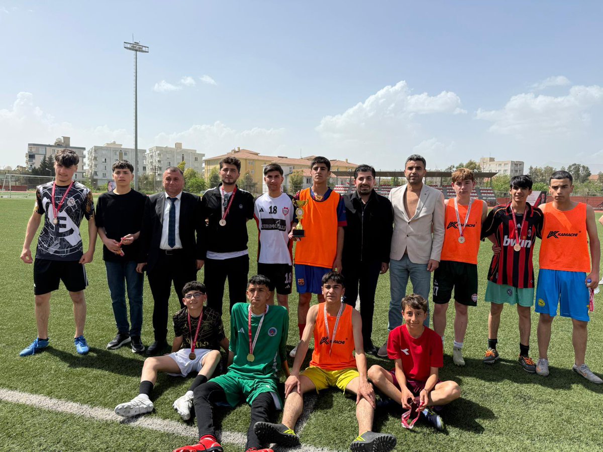 tugvasilopii's tweet photo. Türkiye Gençlik Vakfı TÜGVA Türkiye Geneli Liseler Arası Futbol Turnuvası GENÇLİG Projesi Kapsamında İlçemizde Final Maçı Şehit Kenan Yıldız Anadolu Lisesi ve Fen Kimya Koleji arasında yapıldı ve Fen Kimya Koleji ilçe şampiyonu oldu katılan tüm takımlarımızı tebrik ederiz https://t.co/3a0uEPrJCm
