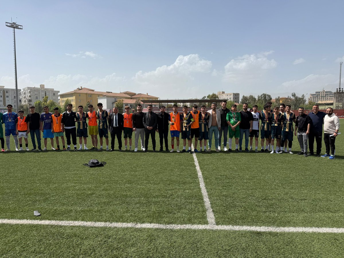 tugvasilopii's tweet photo. Türkiye Gençlik Vakfı TÜGVA Türkiye Geneli Liseler Arası Futbol Turnuvası GENÇLİG Projesi Kapsamında İlçemizde Final Maçı Şehit Kenan Yıldız Anadolu Lisesi ve Fen Kimya Koleji arasında yapıldı ve Fen Kimya Koleji ilçe şampiyonu oldu katılan tüm takımlarımızı tebrik ederiz https://t.co/3a0uEPrJCm