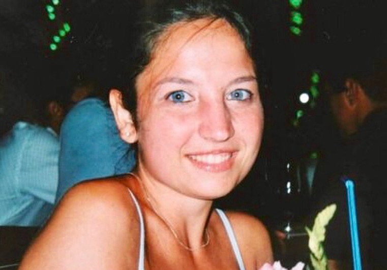 Sei stata fiore in un letamaio senza soluzione di continuitá
Mentre facevi luce, ti hanno ammantata di buio.
E anche se oggi ci manchi tantissimo, sei qui piu che mai.
Finché non sarai finalmente libera, e tra noi mai dimenticata.
Chiara 🤍
#garlasco