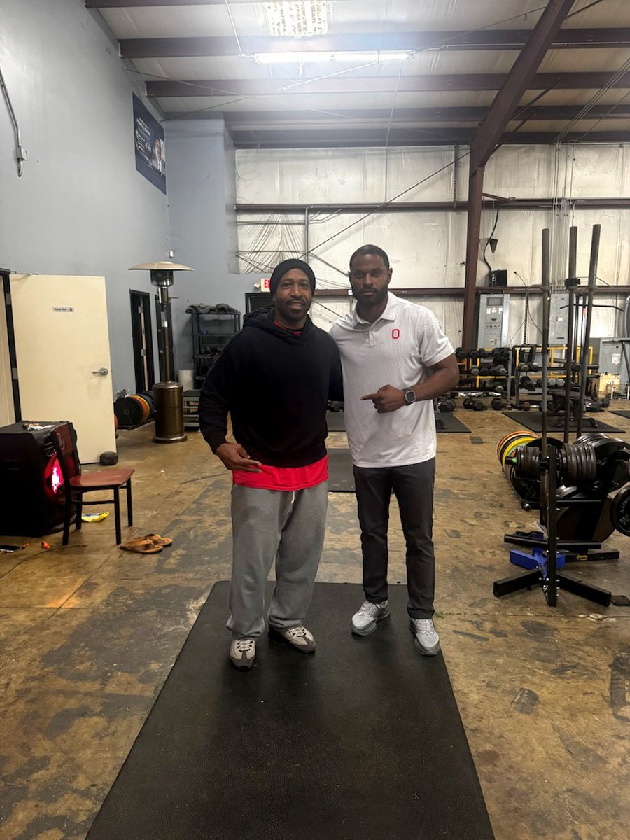 Madhousefit's tweet photo. Appreciate @Coach_Hankton And @OhioStateFB For Stopping By The House 🏠 Today. #MadHouseFit #Family #GoBuckeyes #WeBuiltDifferent https://t.co/THBqnPJOVQ