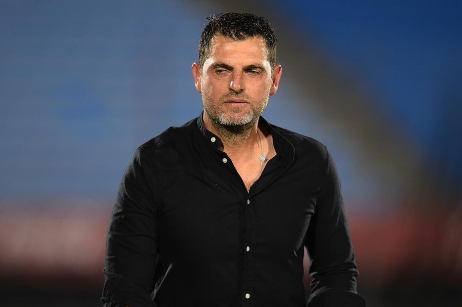 glopezferraro's tweet photo. ❌ NO CORRE
Danubio se contactó con Bruno Silva pero finalmente no será el DT. El franjeado sigue buscando entrenador para sustituir a Gustavo Matosas. En su momento se habló con Fossati, pero no hubo acuerdo. 
@Sport890 https://t.co/PKYRIHJKCA