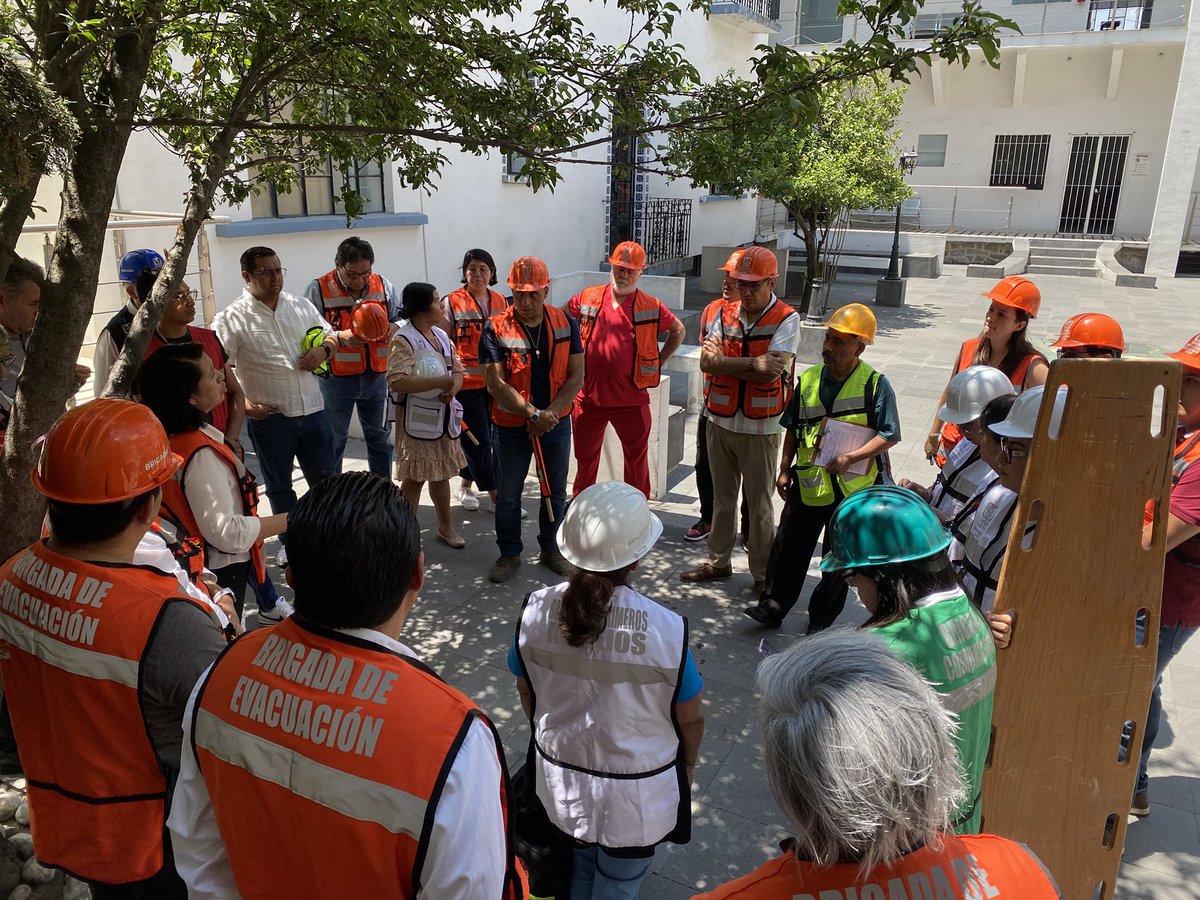 cesamedpuebla's tweet photo. De acuerdo a las indicaciones de @PCGobPue personal de esta Comisión participó en el #SimulacroNacional2026 con el apoyo de Brigadistas para poner en práctica los conocimientos en caso de #Sismo 
@armentapuebla_ @DrEspidio https://t.co/gP3chM6vEu