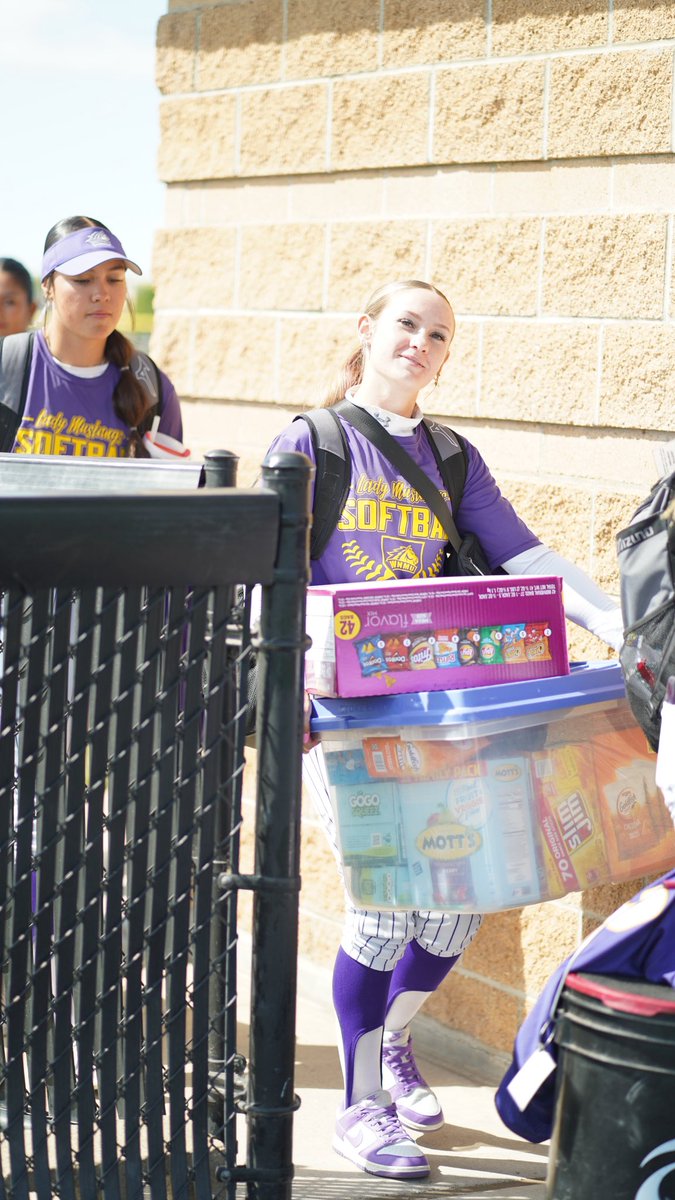 wnmu_sb's tweet photo. Stangs’ are 🔒 in! https://t.co/BTH7TPtuTj