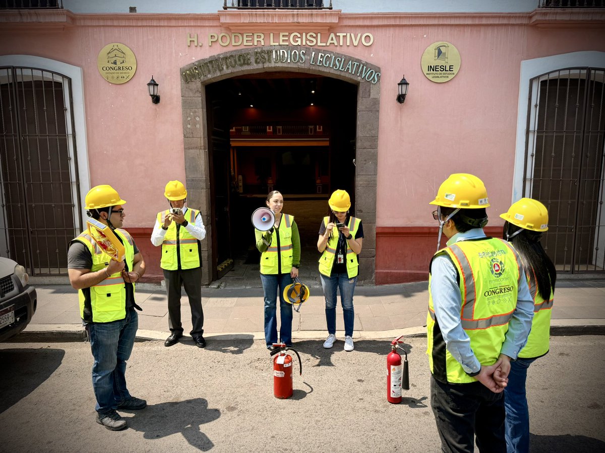InesleMX's tweet photo. Saber cómo actuar durante un sismo puede hacer la diferencia.
Hoy, las y los trabajadores del INESLE participamos responsablemente en el 1er Simulacro Nacional 2026.
#CongresoEdoméx #INESLE #LaPrevencionEsNuestraFuerza #Simulacro #ProtecciónCivil #SimulacroNacional2026 https://t.co/EMjjE4RY7v