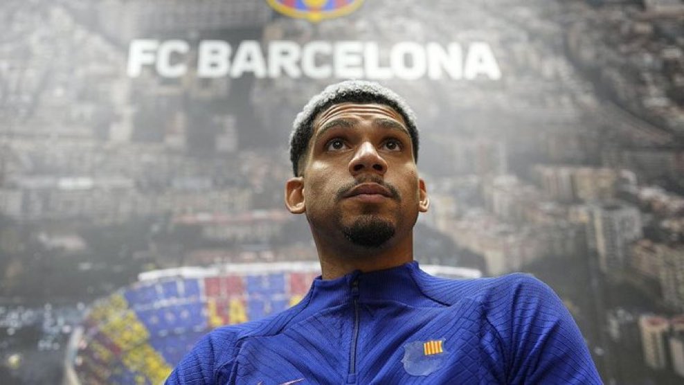 🚨🗣️ Ronald Araujo: "We're staying calm, but we want to win El Clasico. We're preparing every day for this game."

A draw is enough to be Champions.

Araujo: "Yes, fair enough... but we have another goal. We want to reach the 100 points in La Liga."