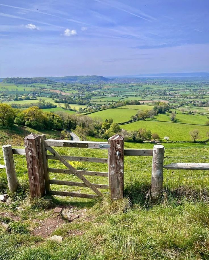 echoesofworld's tweet photo. British countryside https://t.co/ZsPAJI9Ifw
