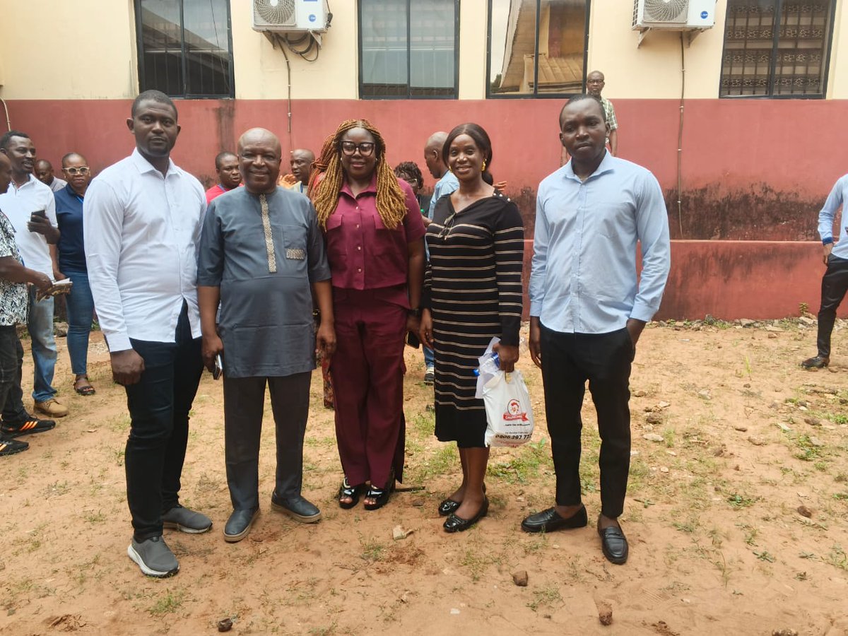 firstpowerdisco's tweet photo. “DON’T TRADE YOUR FUTURE FOR BRIBES” — FIRSTPOWER MD TELLS STAFF DURING OGIDI/OBOSI DISTRICT VISIT

Read up on our Facebook page via:
https://t.co/1AZqg3VVLU https://t.co/XCTwyBaH3j