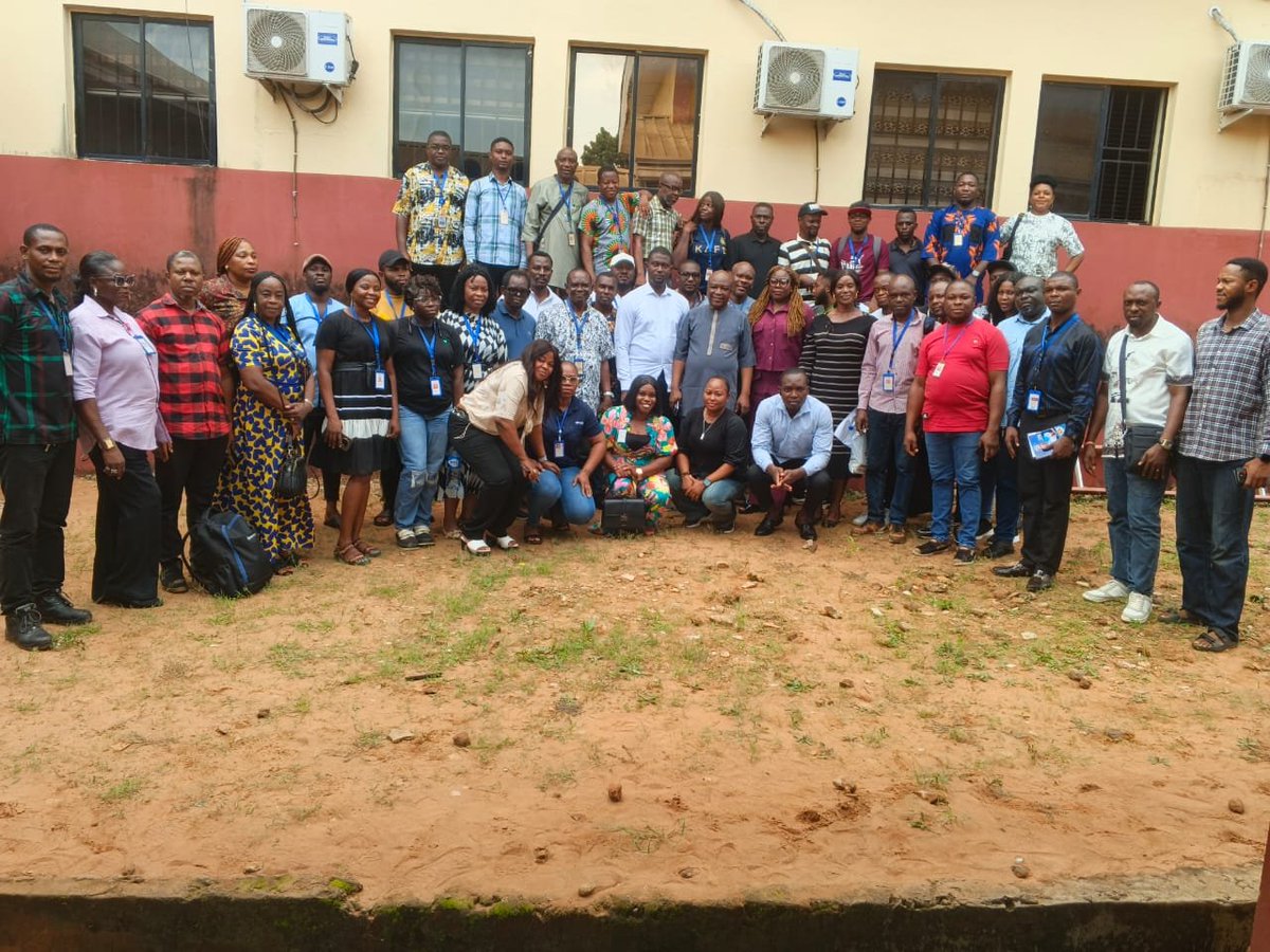 firstpowerdisco's tweet photo. “DON’T TRADE YOUR FUTURE FOR BRIBES” — FIRSTPOWER MD TELLS STAFF DURING OGIDI/OBOSI DISTRICT VISIT

Read up on our Facebook page via:
https://t.co/1AZqg3VVLU https://t.co/XCTwyBaH3j