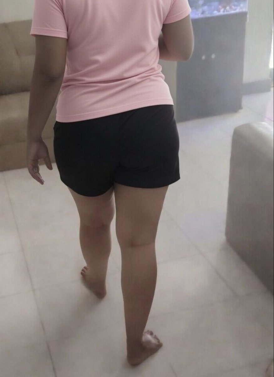 auntyveriy66021's tweet photo. Unga vitla yaru ipadi shorts potu avanga kolutha kundi kamichu veri ethuva aiyo enaku ivala pakum pothae nai mathiri mandi potu ava nadaka nadaka ava kundi ottai viruchu nondi nakanum pola sema veri aguthu una suthula okura sagamae thani d Thevidiya https://t.co/gqJLLiYsY3