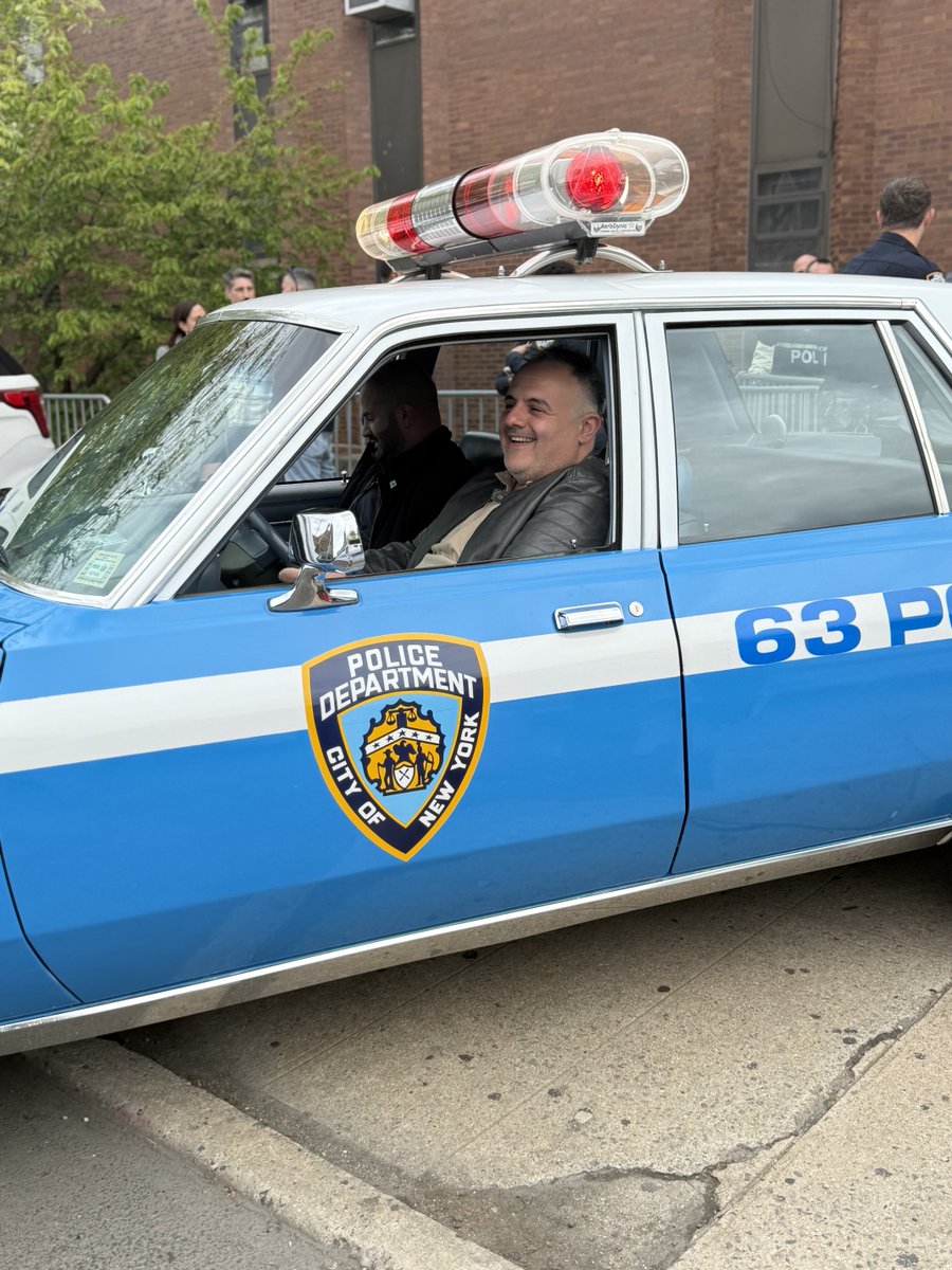 NYPD 61st Precinct tweet media