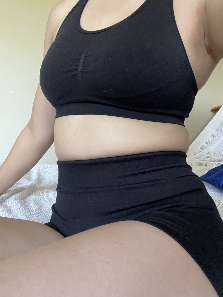 Lily • Belly Stuffing 🤰🏻 tweet media