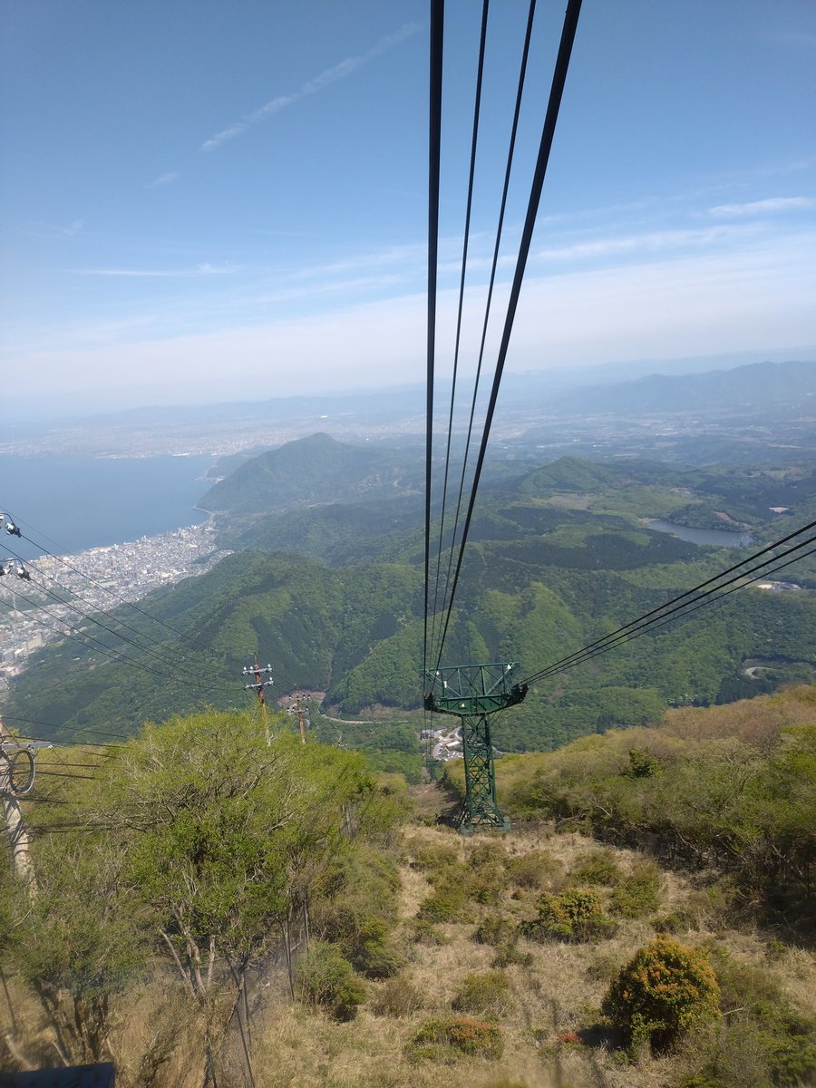 schuna69's tweet photo. 別府に生まれて５０数年…初めて鶴見山の別府ロープウェイに乗って山頂に行った。1,300ｍ以上あるから、本当に１０度くらい涼しかった！#鶴見山#別府ロープウェイ https://t.co/JBOZJGQ3zi