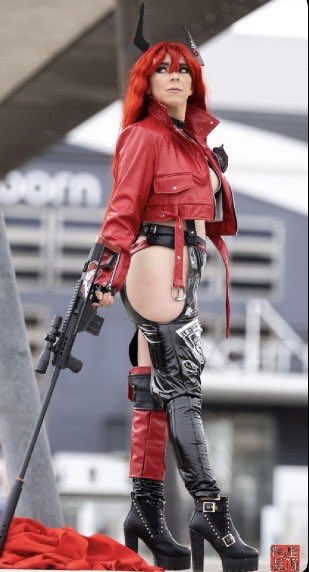 SteevieMoon's tweet photo. Red Hood . Engage

📸 @FoodAndCosplay 
📍@MCMComicCon 

Red Hood is my all time favourite #NIKKE and I absolutely love the moment.

#NIKKEAnniversary #NIKKECreator #NIKKEcosplay #RedHood #nikketwt @NIKKE_en @NIKKE_japan https://t.co/XRuCcimn1k