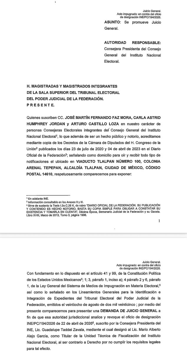ErnestoGuerra_'s tweet photo. 🗳️🔖 LA CONSEJERA ELECTORAL RITA BELL TAMBIÉN IMPUGNA ANTE EL TEPJF LOS NOMBRAMIENTOS DE 9 HOMBRES Y 1 MUJER QUE HIZO LA JUNTA GENERAL EJECUTIVA

Este juicio general se acumula al que interpusieron también las Consejerías Electoral del INE, Carla Humphrey, Martín Faz y Arturo Castillo, también en contra de las designaciones que hiciera la JGE que preside la Consejera Presidenta del INE.

Contexto de caso:

Recordemos que en un primer paquete de designaciones que hiciera la Junta General Ejecutiva en 10 cargos directivos de alto nivel como son Direcciones Ejecutivas y Unidades Técnicas, en donde designó la Consejera Presidenta a 9 hombres y una sola mujer.

En el primer medio de juicio general interpuesto por tres Consejerías Electorales, en contra de la designación al Titular de la Unidad Técnica de Fiscalización.

Bueno, ahora en este escrito de demanda interpuesto por la Consejera Electoral Rita Bell impugna 9 de esos nombramientos a hombres bajo el principio de paridad de género.

Recordemos que esto se da dentro de la atribución que ya es legal y está en la ley de la materia de que la Titular de la Presidencia del INE puede designar a los Titulares de los cargos directivos sin la necesidad de pasar por el el Consejo General como órgano máximo del INe y sin la necesidad de generar CONSENSO entre sus pares.

Reitero: lo dice la LGIPE que así se puede como una atribución y que esta atribución fue otorgada por el legislador que mayoritariamente domina ambas cámaras del Congreso de la Unión.

Así la situación en el INE.

Y ahora viene la duda razonable: ¿Qué va a decidir el Tribunal Electoral del PJF sobre estos juicios generales?

Mi pronóstico es que los declarará infundados en su pretensión. 

¿Ustedes que dicen? Los leo.