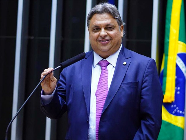 Cuidado eleitor do CENTRÃO. Este é o Deputado  
JULIO FERRAZ ARCOVERDE e votou sim para o afastamento de  Van Hatten, Pollon e Trovão.

Nome: JULIO FERRAZ ARCOVERDE
Partido: PP - PI
E-mail: dep.julioarcoverde@camara.leg.br
Telefone: (61) 3215-5729
Natural: Teresina - PI