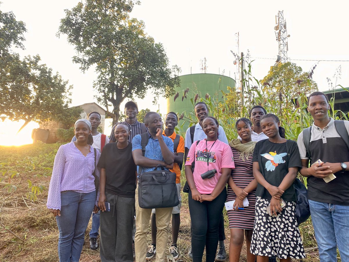 Ju23062's tweet photo. Birding around Muk yesterday! We sighted diverse species of birds like Maraboustorks ,gray backed camaroptera etc and learned that sorghum is highly attractive to weavers and finches🌾thus it’s not just for brewing it’s also a vibrant ecosystem component🥰 https://t.co/IhLL1bVm21