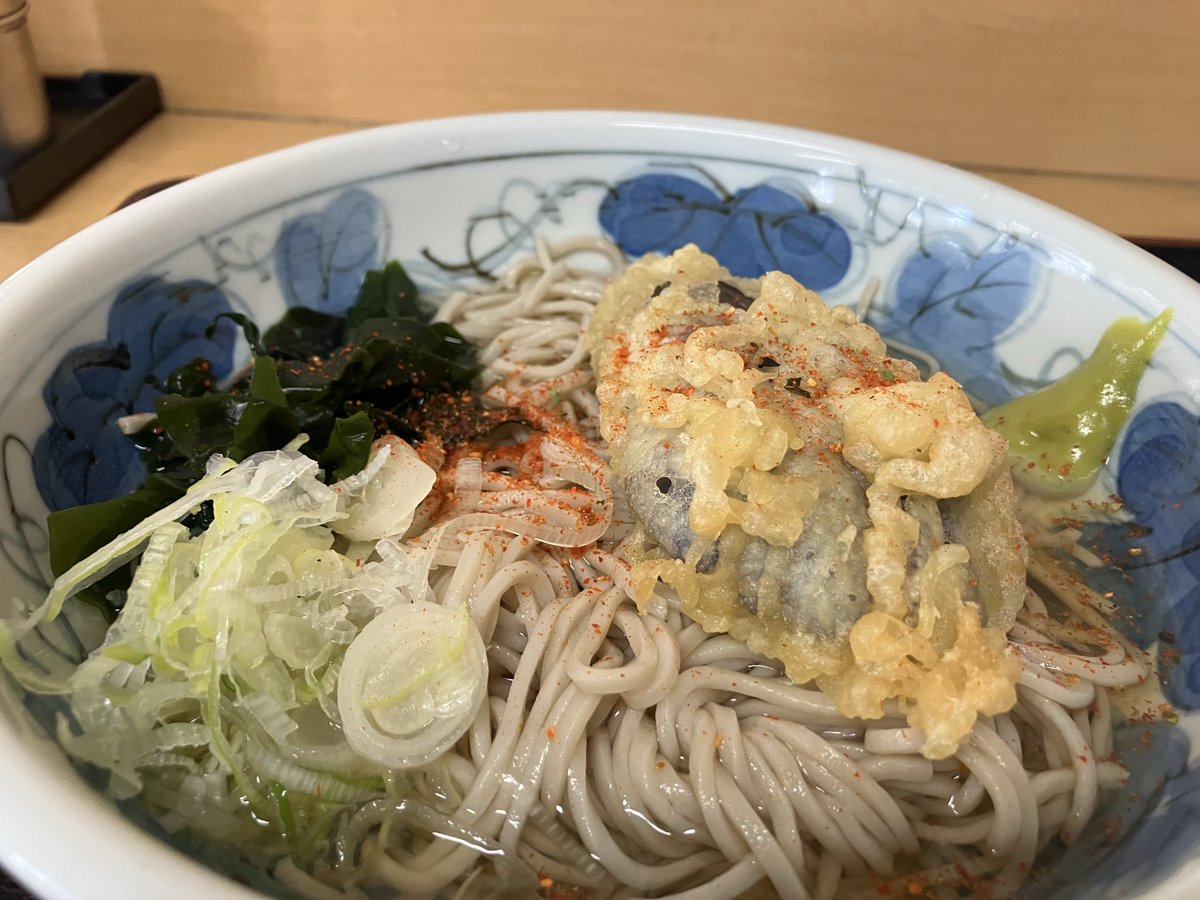 冷たい茄子天そばと大根おろしを注文するも、大根おろしはやってないんだと…
連休明けで寝ぼけてますな。
#松の屋
#立ち食いそば