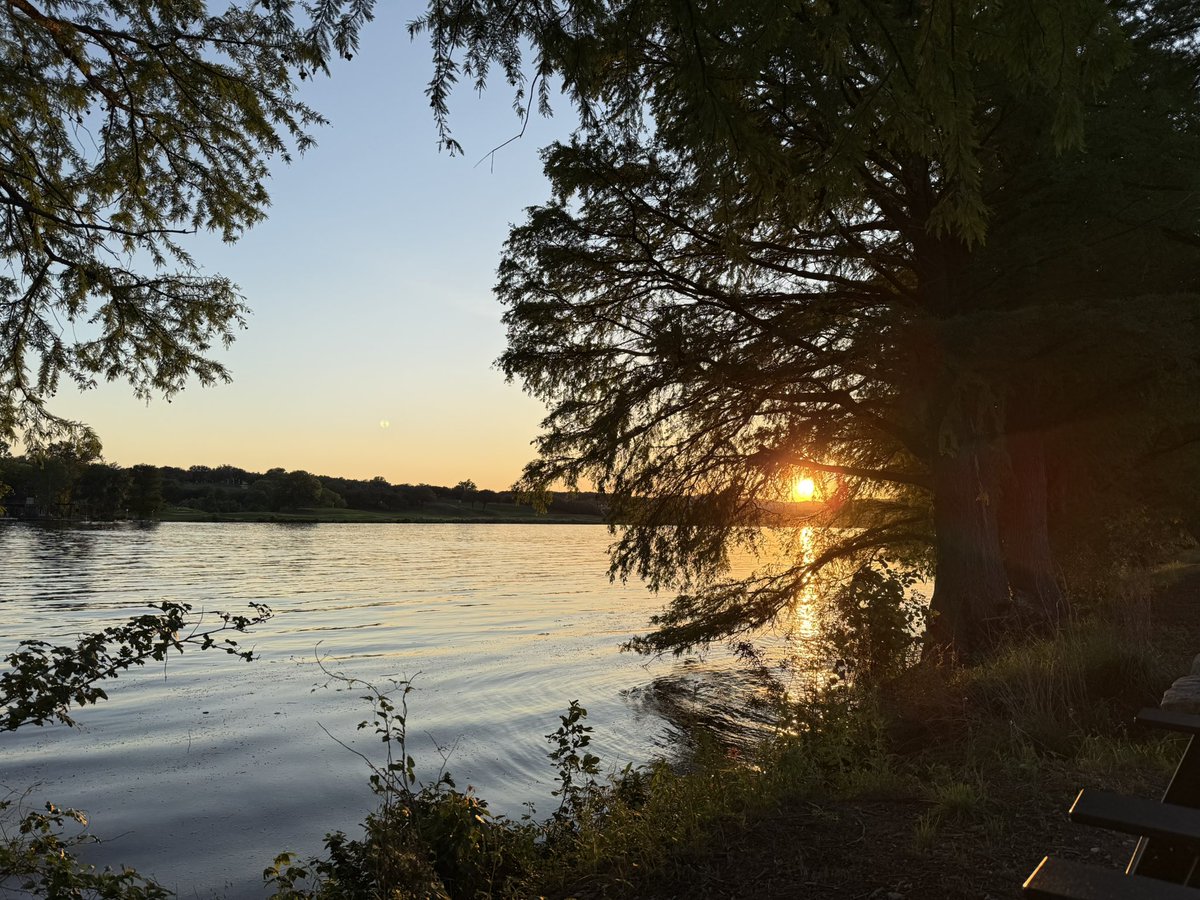 pringlev93's tweet photo. I am so grateful for the opportunity to refresh &amp; recharge at @HoldsworthCentr Teacher Retreat this past weekend. It was truly a phenomenal experience. Thank you @ChollyOglesby for the nomination! https://t.co/JaDNAy17Sz