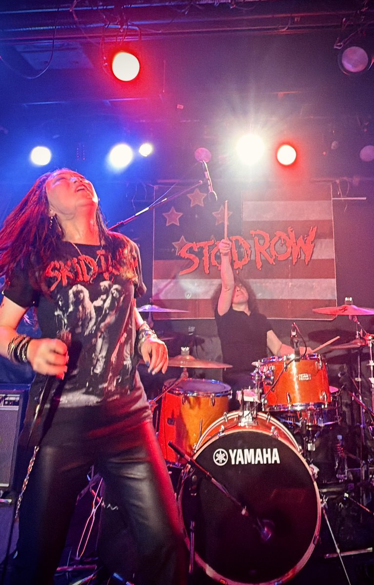 megmin_s's tweet photo. 今日の足元@渋谷ROSSO

The Greatest Rocks〜For Skid Row , Twisted Sister, Dokken Lovers〜

STOD ROW（SKID ROW)
Sweet Sharp Edge(DOKKEN)
TWISTED MISTER(TWISTED SISTER)

昨日の渋谷ROSSOはいつメンで大盛り上がり！
レジェンド初登場のTwisted Misterは2曲しか知らないよ〜のヤジにも負けずフロアあっためたし
Stod Rowは息つかないほど曲詰めこんだ12曲を疾走！孫誕したばれ爺🎸は影爺やけん爺とひとくくりにして良いそうですw
相変わらず楽しそうに演奏するメンバー
SkidRowが好きかとか関係なくStod Rowが好き