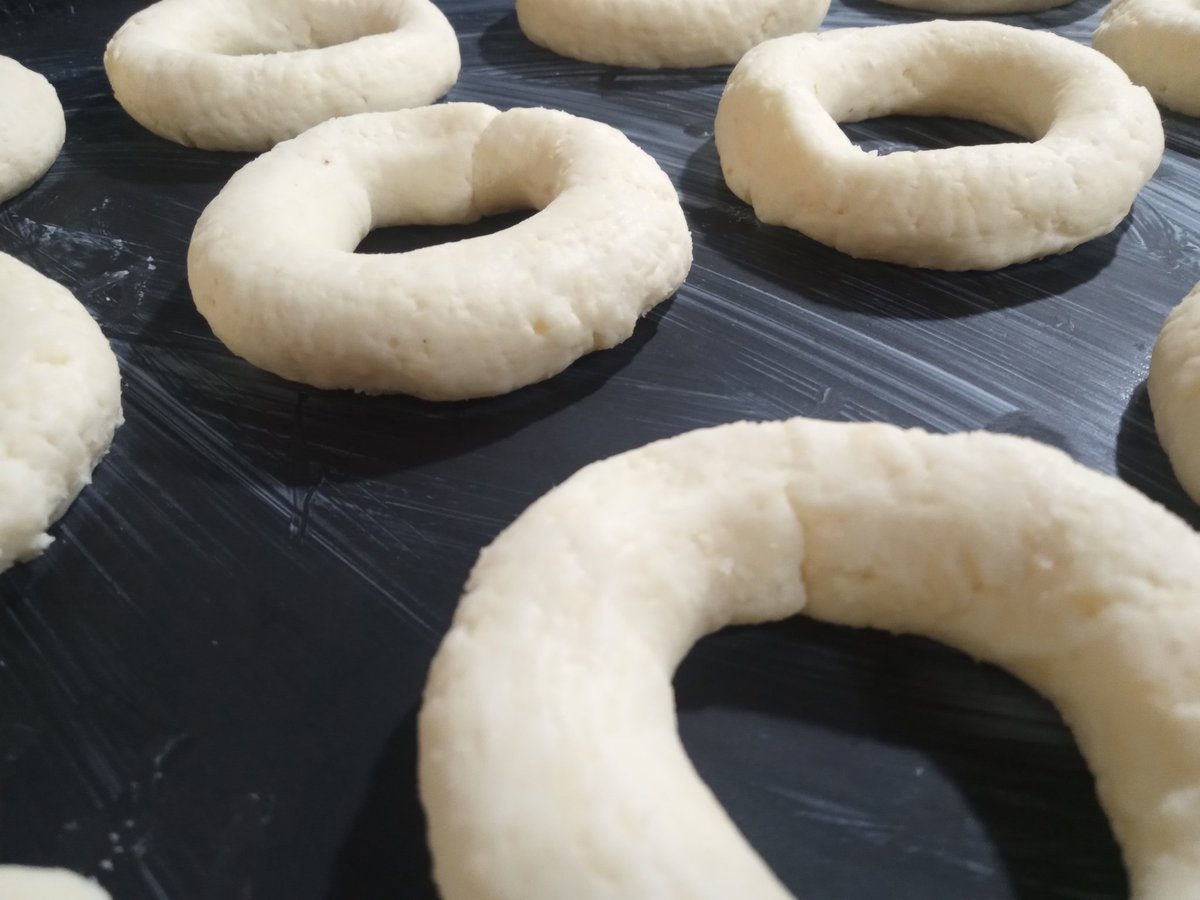 Crocantes Por afuera.Esponjosa por dentro. Mañana viene La Reina Renu  y el abu le hizo estás exquisitas chipas .vos decís que me salen Bien?