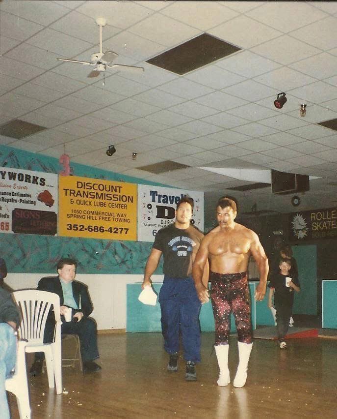 Book Pro Wrestlers tweet media