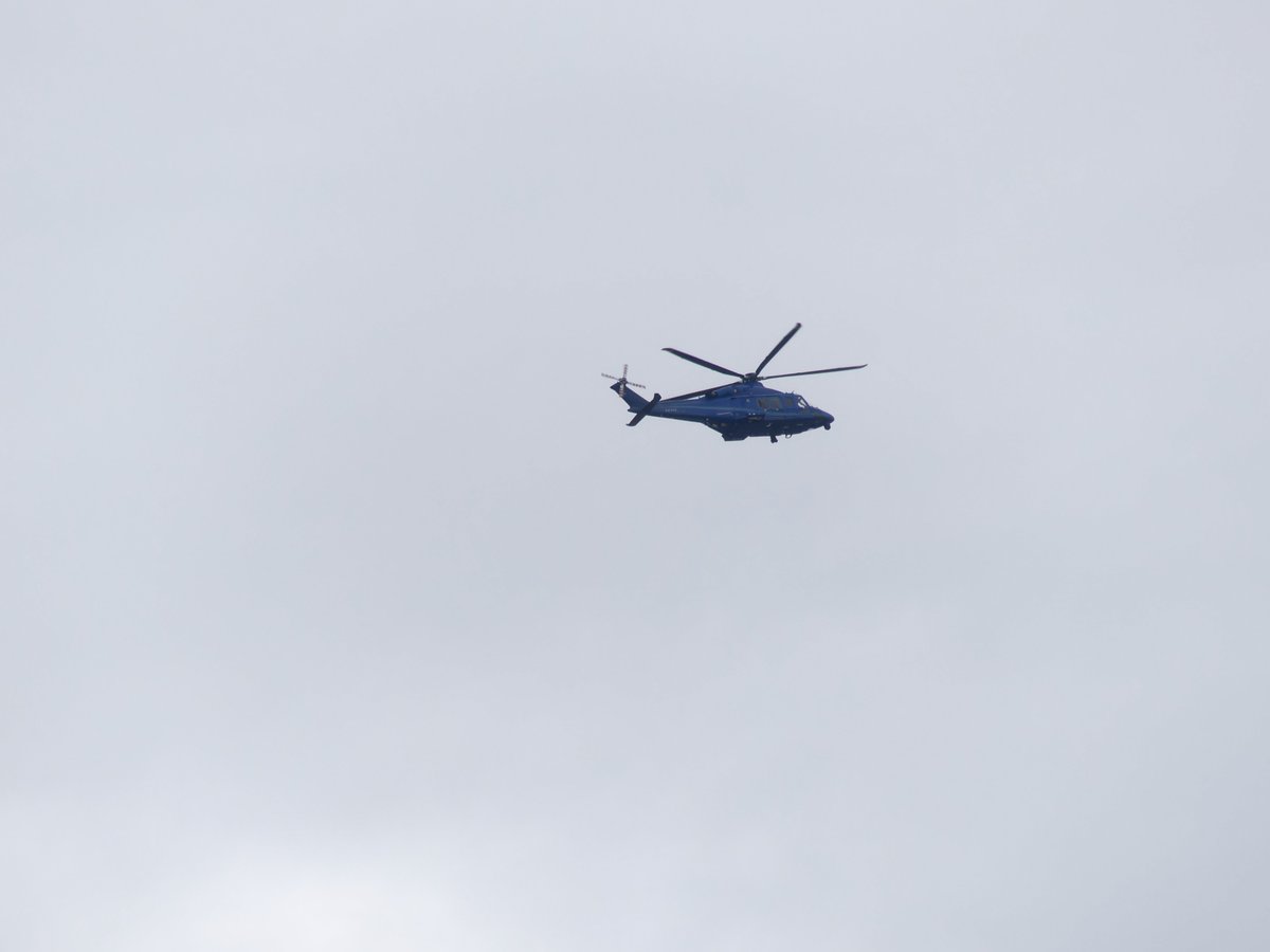 DanielvdSterren's tweet photo. Politie helicopers circelden laatmiddag boven Sliedrecht. #sliedrecht https://t.co/BFJAgfxbSd